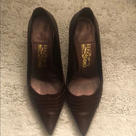 Salvatore Ferragamo Shoes - 🌈🌈SALVATORE FERRAGAMO Bronze kitten heels.